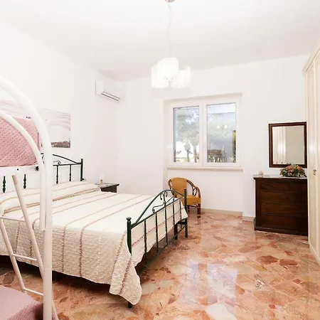 Mediterranea Con Idromassaggio Privato E Dehors A 100mt Dal Mare * مارينا دي مانكافيسا